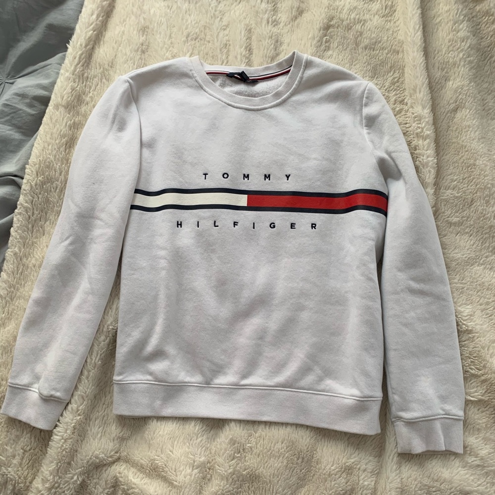 White Tommy Hilfiger logo crewneck!
